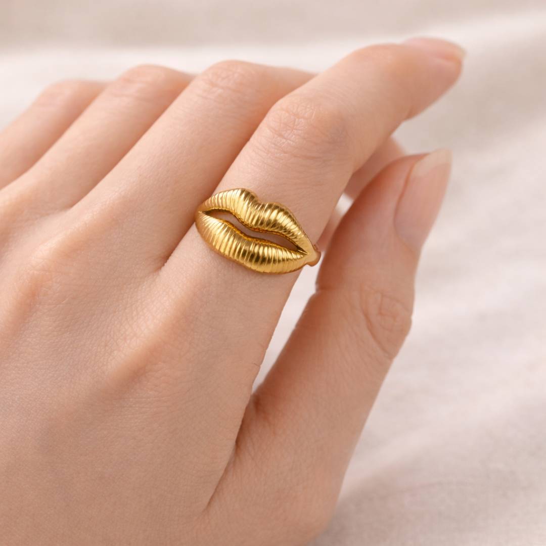 Antique Gold-Tone Velvet Kiss Adjustable Ring – Anti-Tarnish | Pack of 1