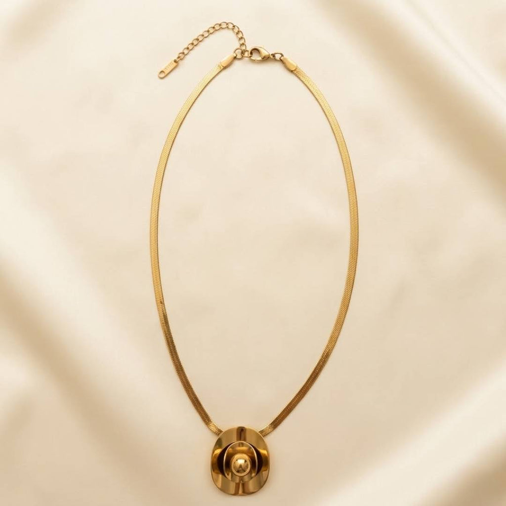 Sculpted Disc Anti-Tarnish Pendant Necklace – Pack of 1