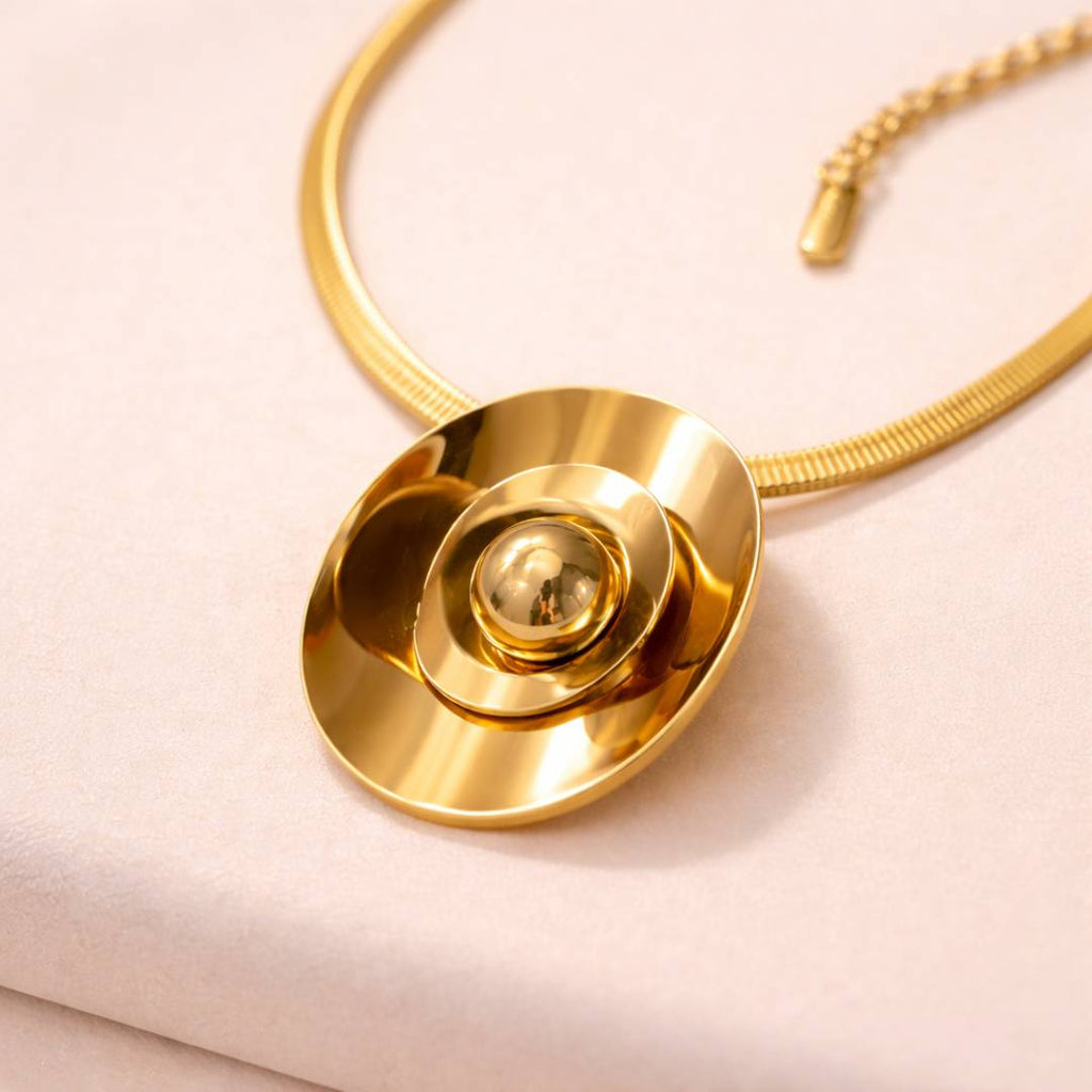 Sculpted Disc Anti-Tarnish Pendant Necklace – Pack of 1