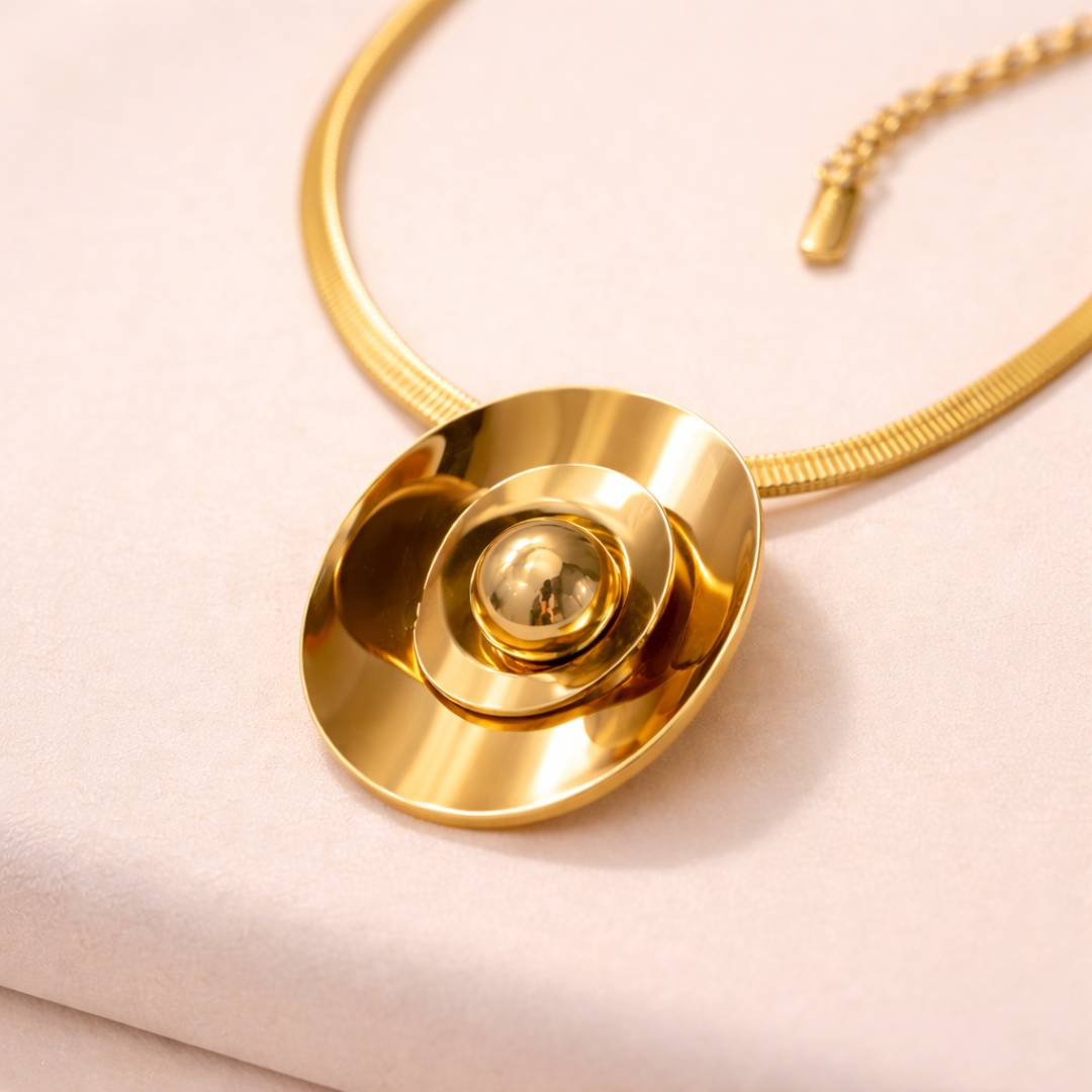 Sculpted Disc Anti-Tarnish Pendant Necklace – Pack of 1