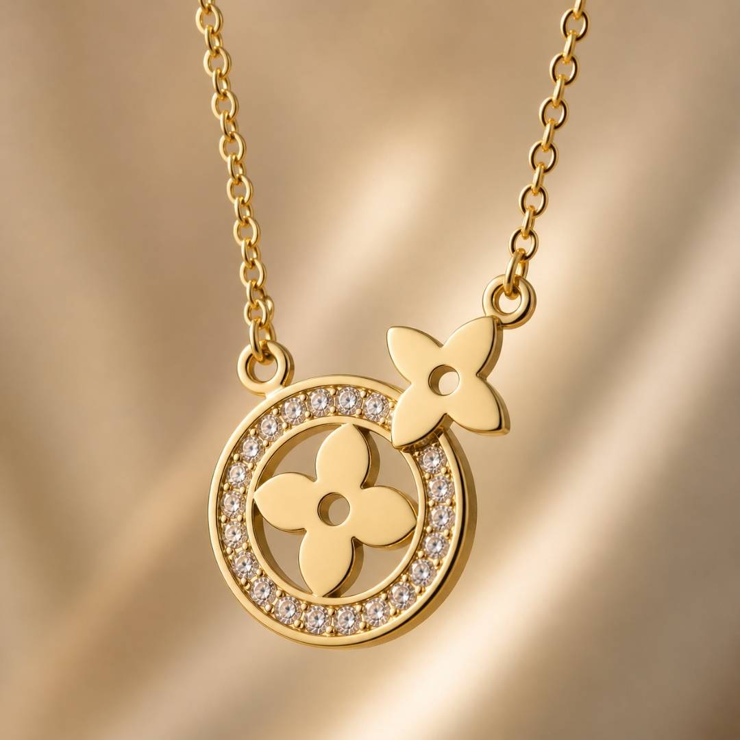 Clover Crest Charm Anti-Tarnish Pendant Necklace – Pack of 1