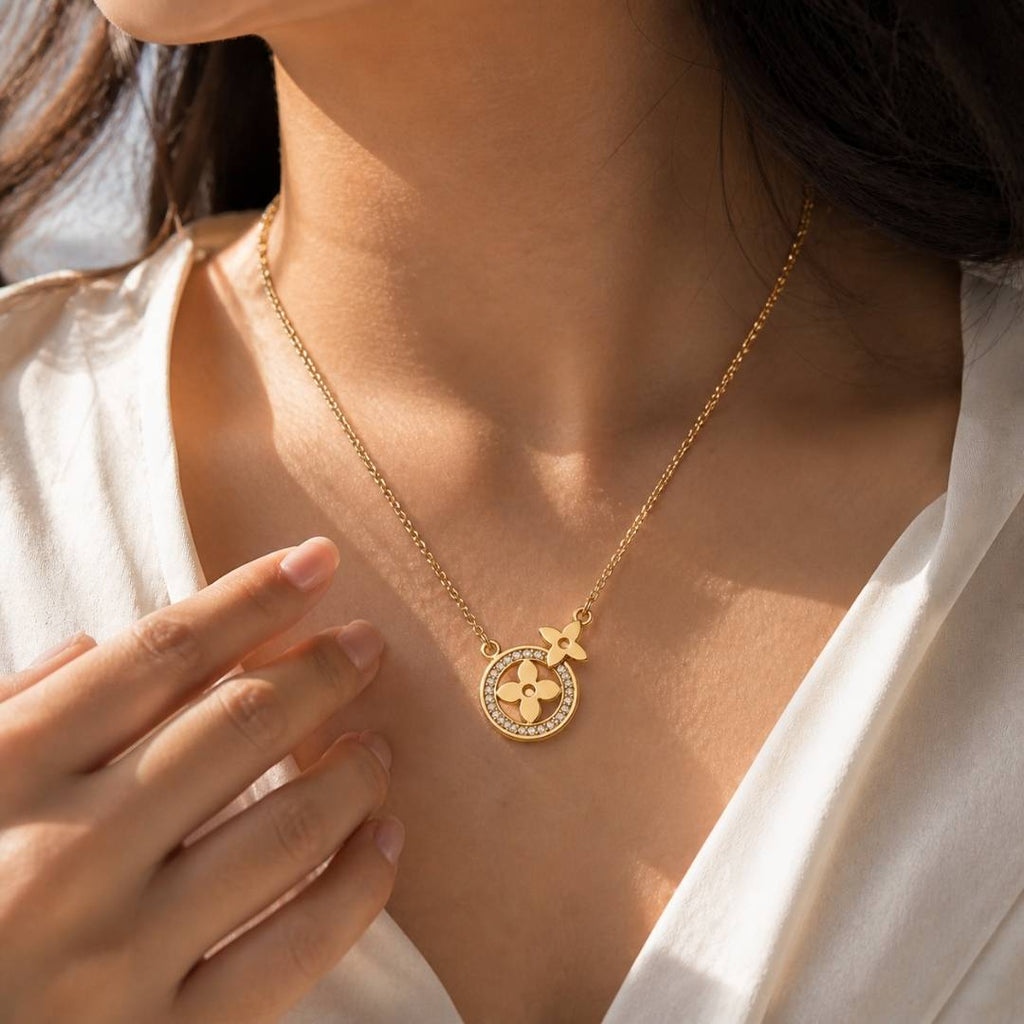 Clover Crest Charm Anti-Tarnish Pendant Necklace – Pack of 1