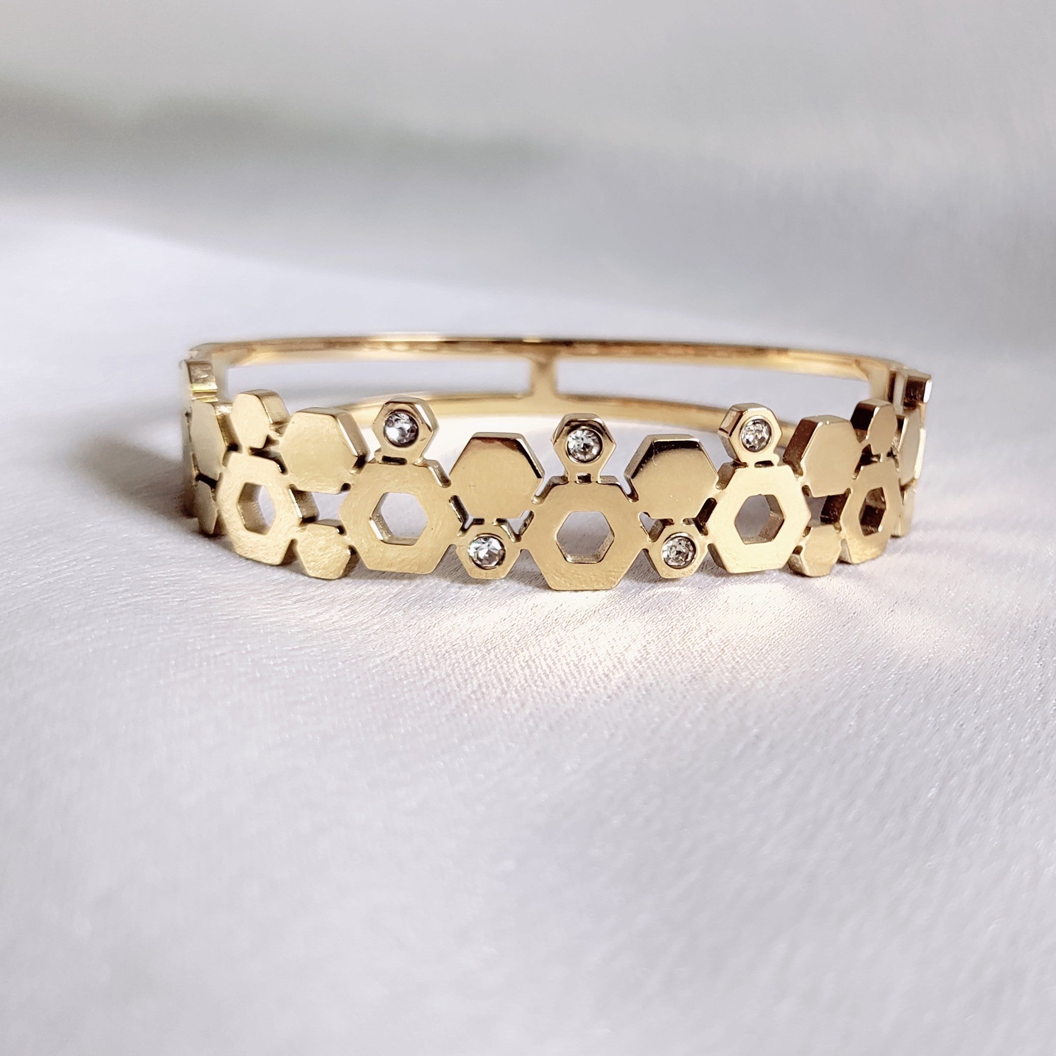 Hexagon Spark Antitarnish Bracelet for Women – Pack of 1